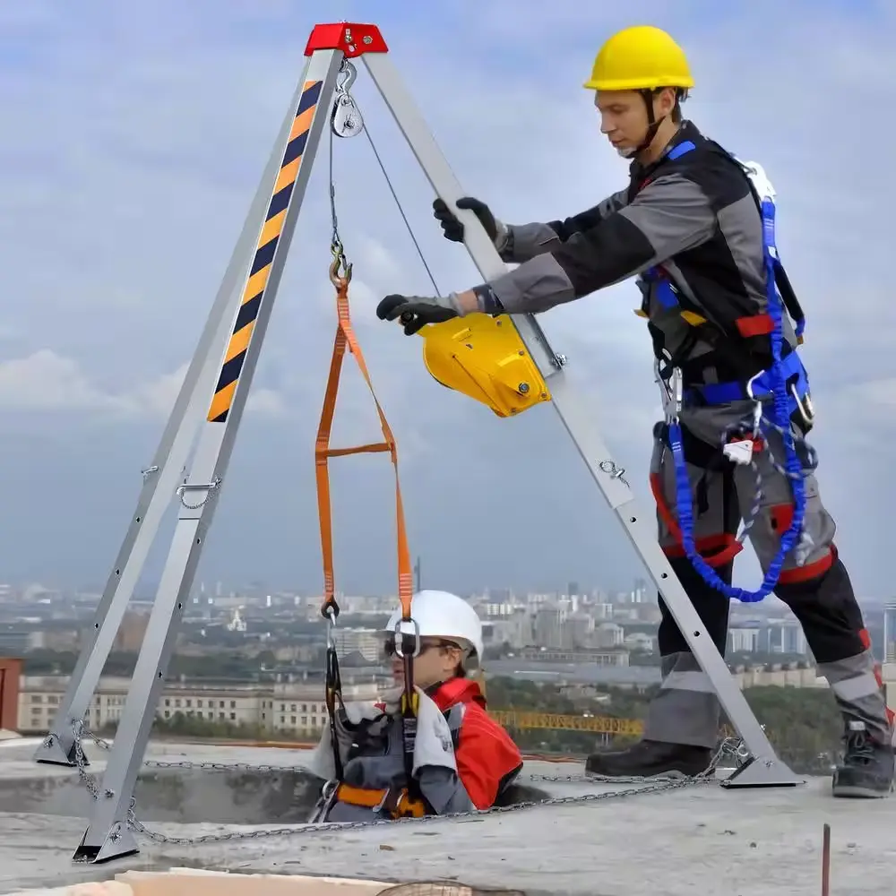 TRIPOD FOR CONFINED SPACE ENTRY